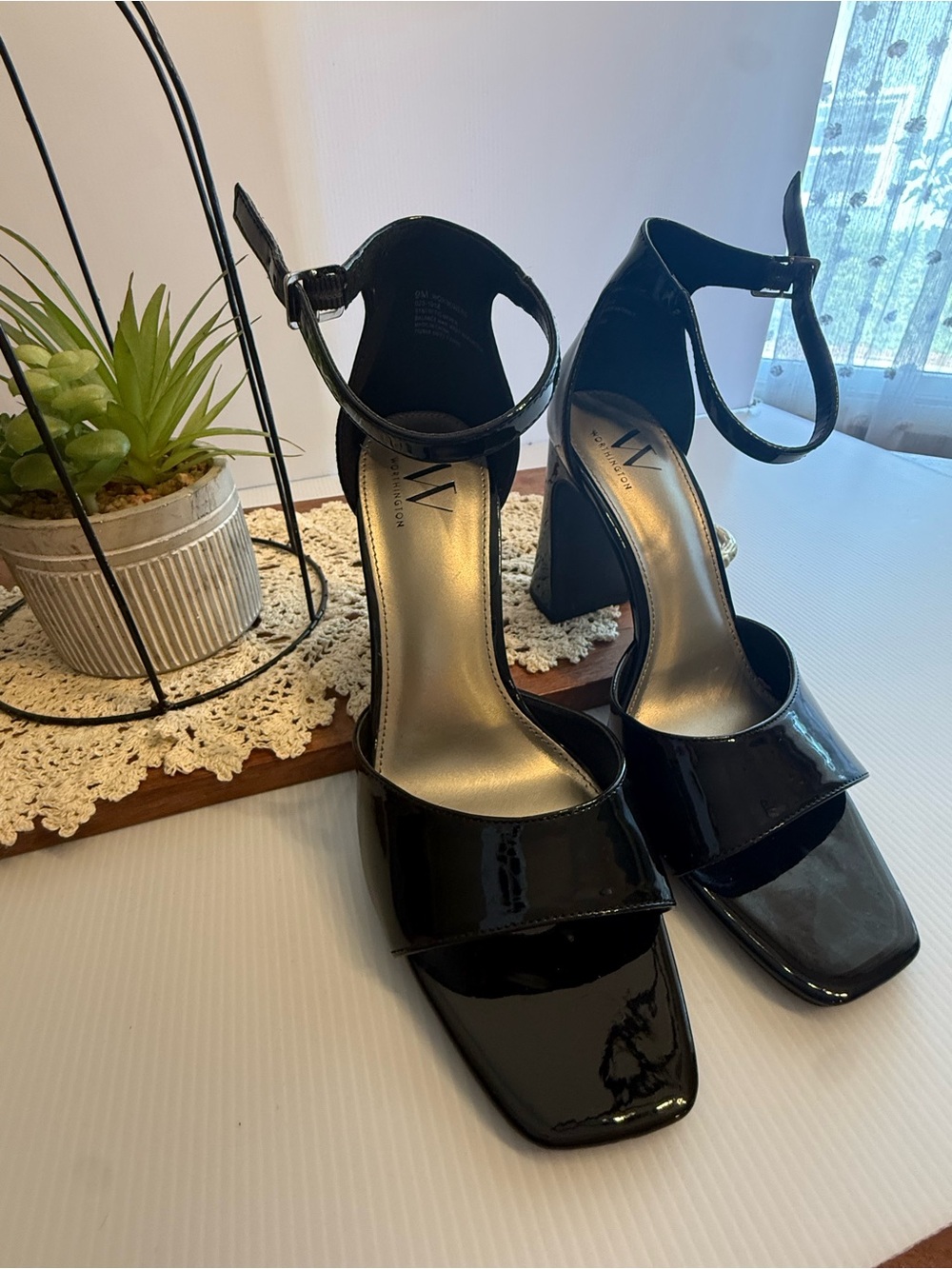 Womens Black Patent Ankle-Strap Block Heel Sandals size 9